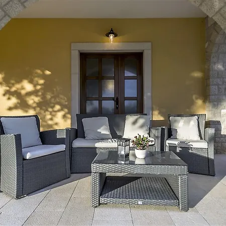 Magnificent In With Swimming Pool Villa *