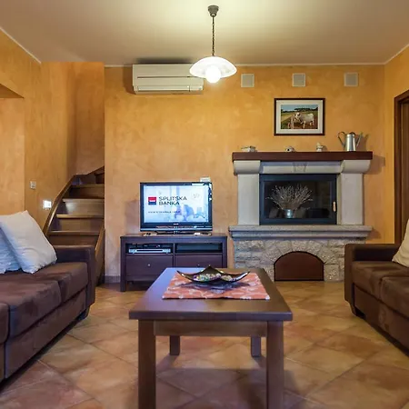 Villa Magnificent In With Swimming Pool Vrsar