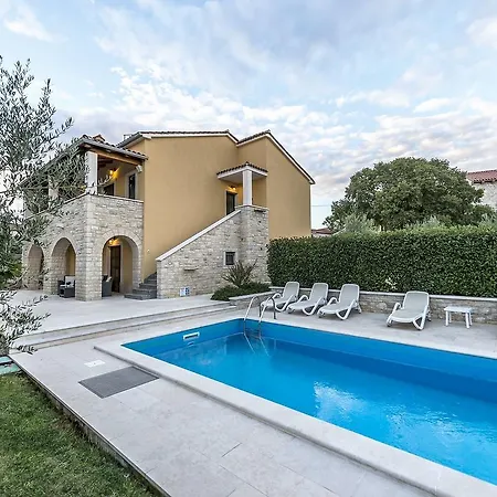 Villa Magnificent In With Swimming Pool *